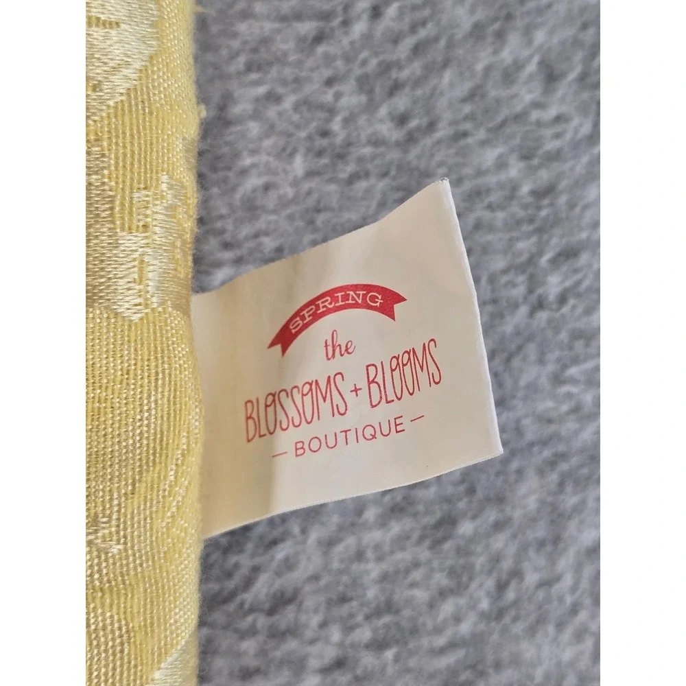Kohls Blossoms & Blooms Yellow Floral Damask Tablecloth 54x110 Rectangle